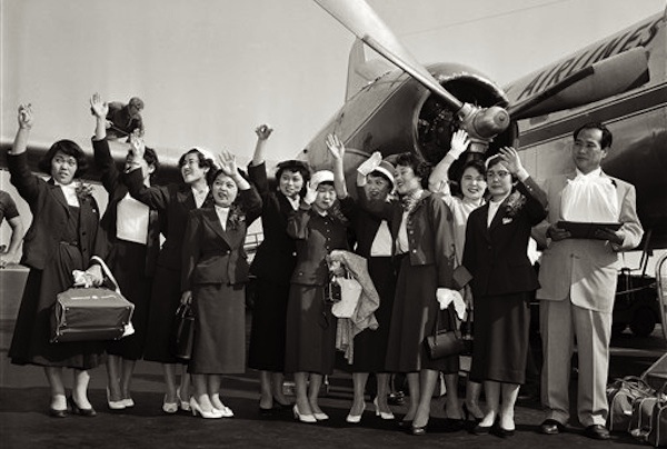 Hiroshima Maidens about to board plane