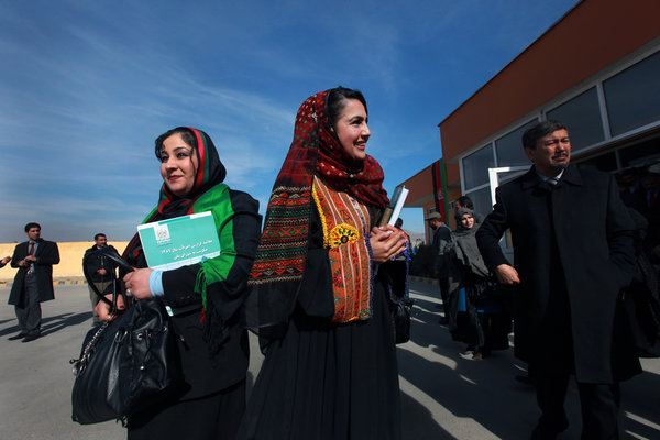 photo-women-daily-lives-afghanistan-women-of-green