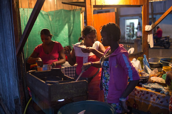 photo-women-daily-lives-colombia-women-of-green