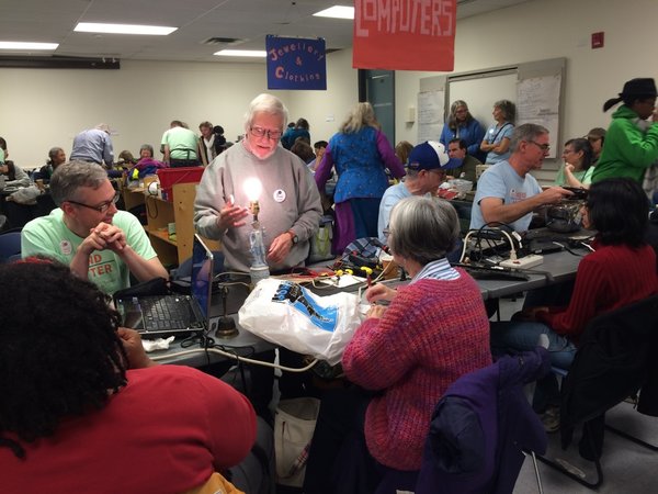 torontos-repair-cafe-volunteers-fix-things-for-free-women-of-green