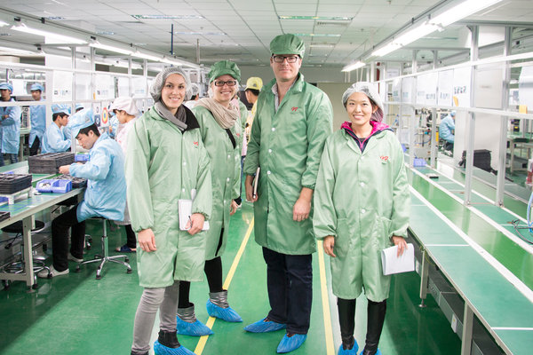 fairphone-assembly-team-women-of-green