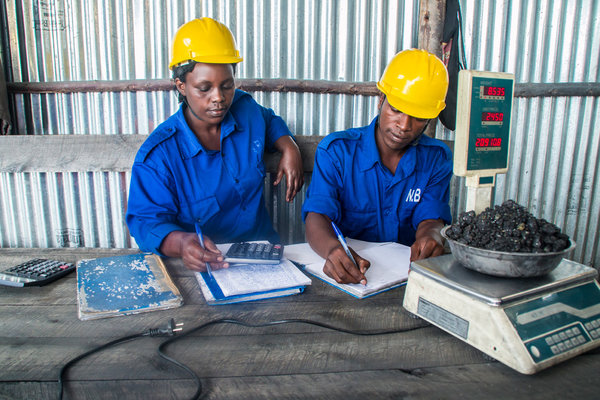 fairphone-extraction-women-of-green