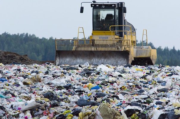 landfill-trash_problem_in_us_women_of_green