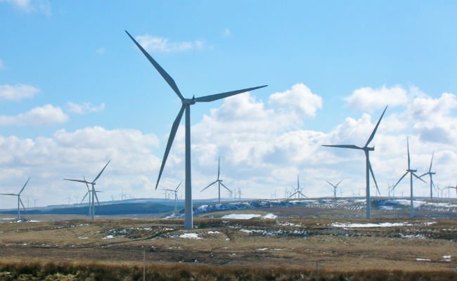 wind_turbines_wikicommons_women_of_green