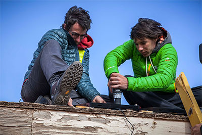 navajo-solar_installation_honnold-foundation_women_of_green