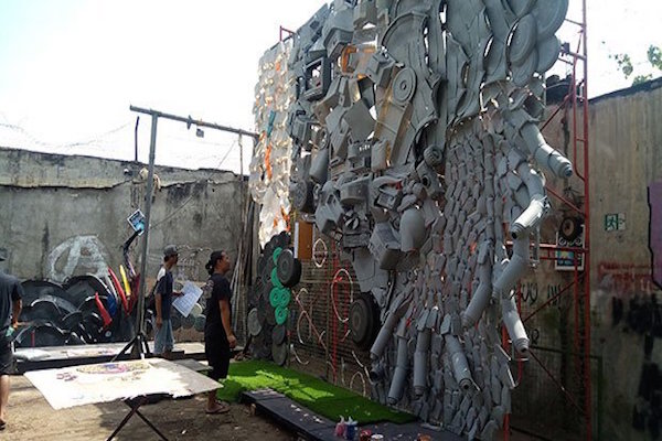 Transforming 660 Pounds of Plastic Debris Into Artwork